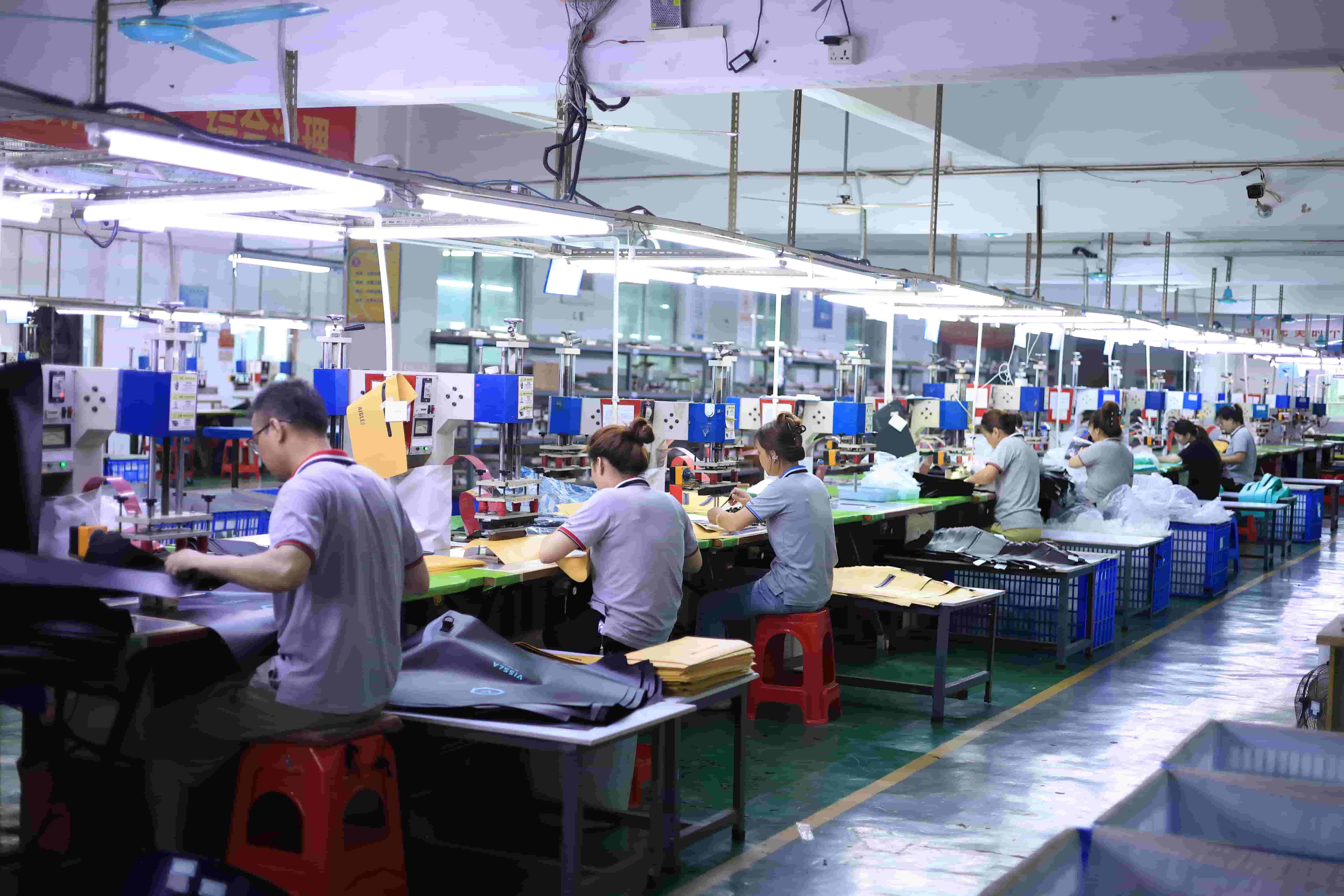 Produsen Tas Tahan Air di Cina: Panduan OEM Lengkap