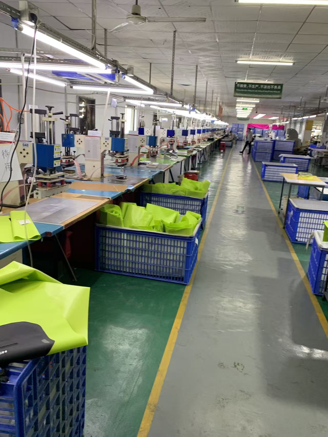 Di Dalam Proses Produksi: Bagaimana Tas Sepeda Motor Tahan Air Hi-Vis Dibuat di Sealock